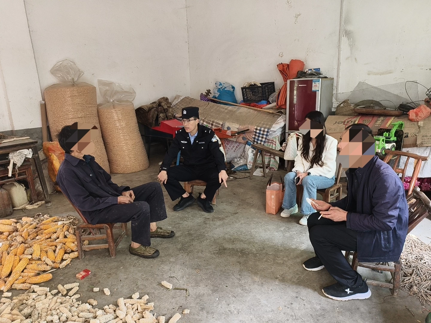 陕西旬阳棕溪派出所：勤耕矛盾排查地，善绘和谐家园图