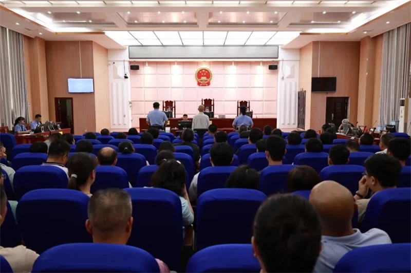 海南乐东法院公开开庭审理孙某某受贿罪一案