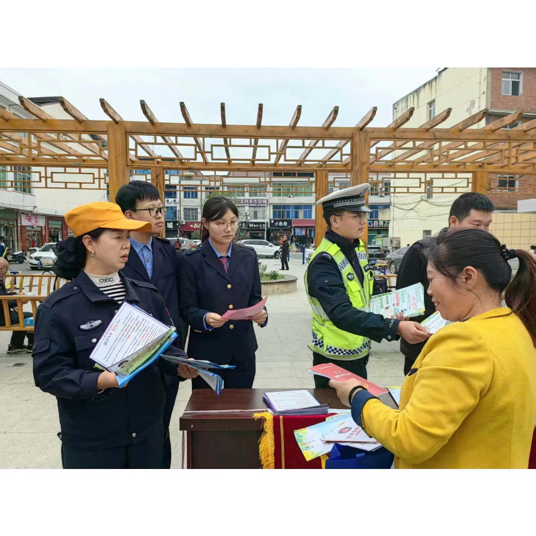 陕西汉滨五里镇：多维发力开展爱路护路宣传，织密织牢铁路安全防护网