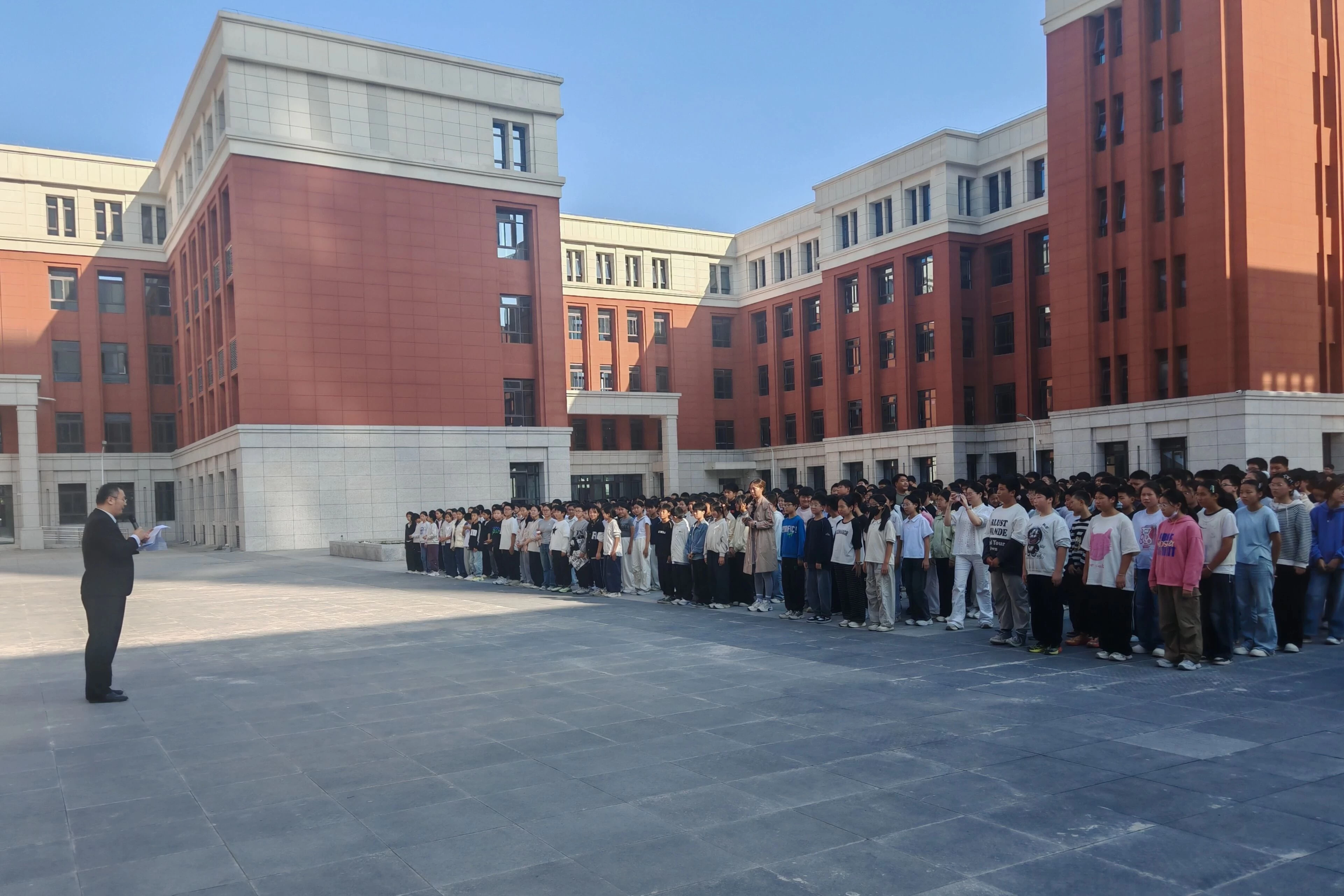 河南洛阳洛龙区法院持续开展送法进校园活动