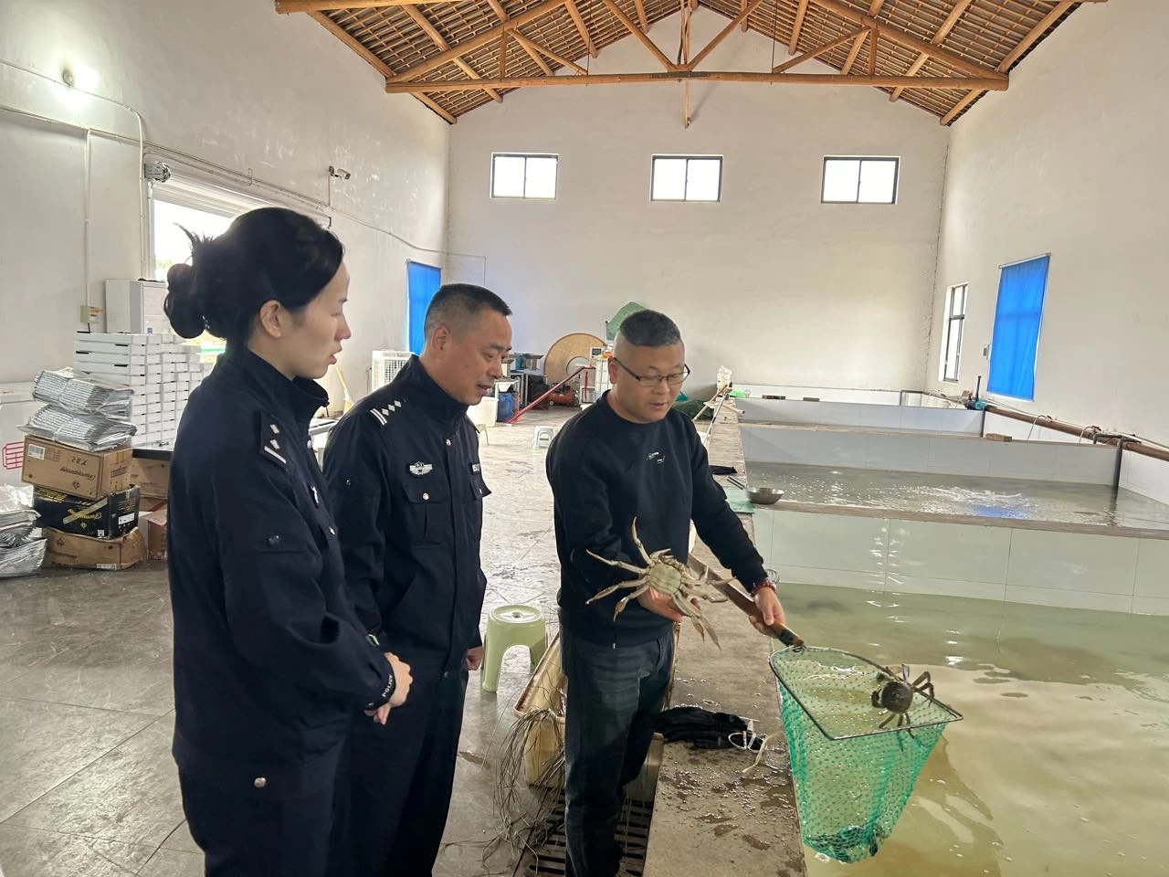 浙江兰溪：深耕生态警务 平安“蟹”逅共富