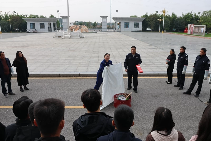 河南省南阳市内乡县法院开展消防安全培训暨实战演练