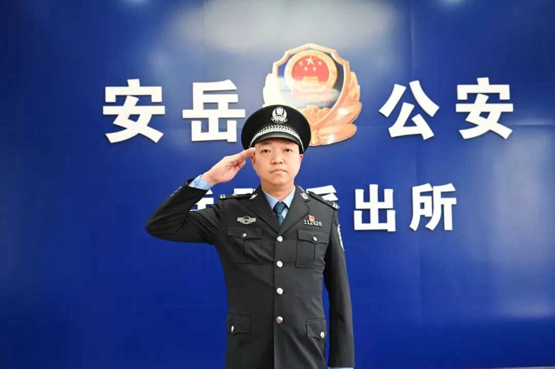 李炜：心系民安 用行动诠释藏蓝担当