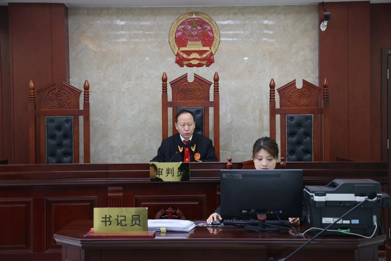 河南灵宝：院长执槌 给企业吃下定心丸