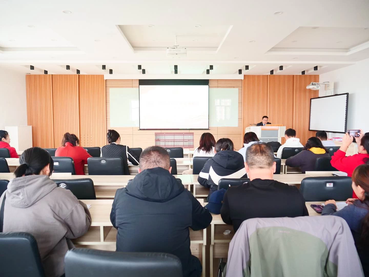 强化队伍建设 凝聚解纷合力——内蒙古呼伦贝尔市陈巴尔虎旗人民法院立案庭开展人民陪审员与调解员专题培训