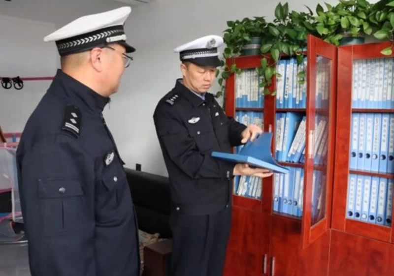 黑龙江省绥化市庆安县公安局交通管理大队进重点客运企业开展冬季安全生产大检查