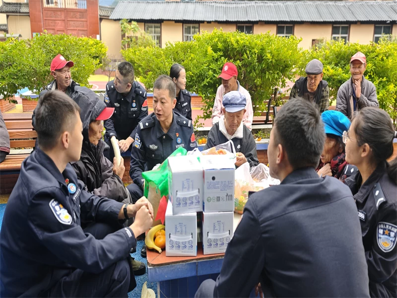 云南怒江：情暖重阳节，警心连桑榆