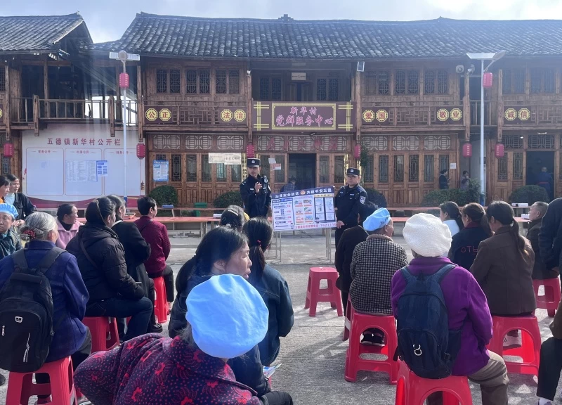 贵州省石阡县五德派出所“乡音警务”暖重阳，奏响乡村“平安曲”——听，藏蓝与民俗的交响