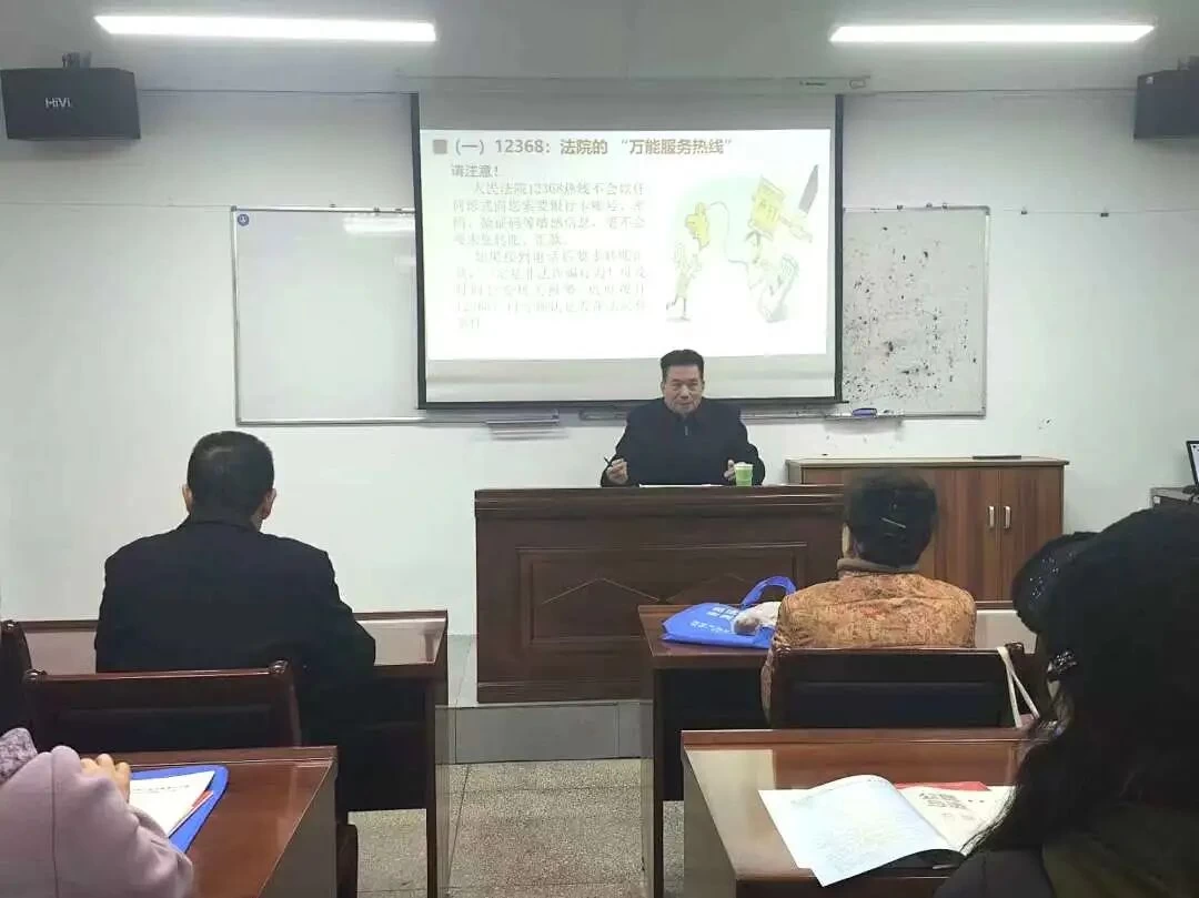 河南洛阳涧西法院：情暖重阳忆初心 法徽薪火永相传