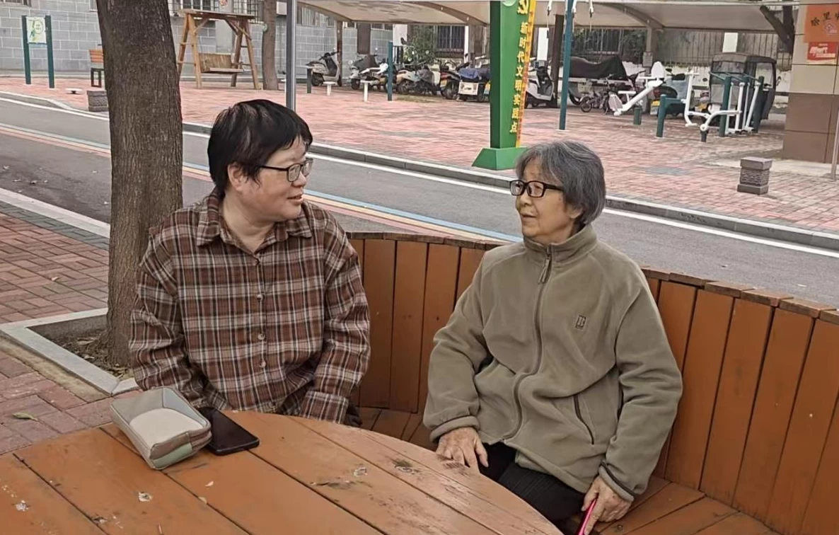 九三学社洛阳市委会瀍东支社开展重阳节慰问老社员活动