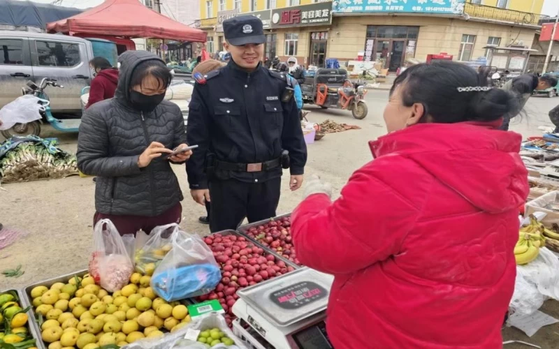 黑龙江省哈尔滨市公安局：警务围着市场转 民警跟着“烟火”走