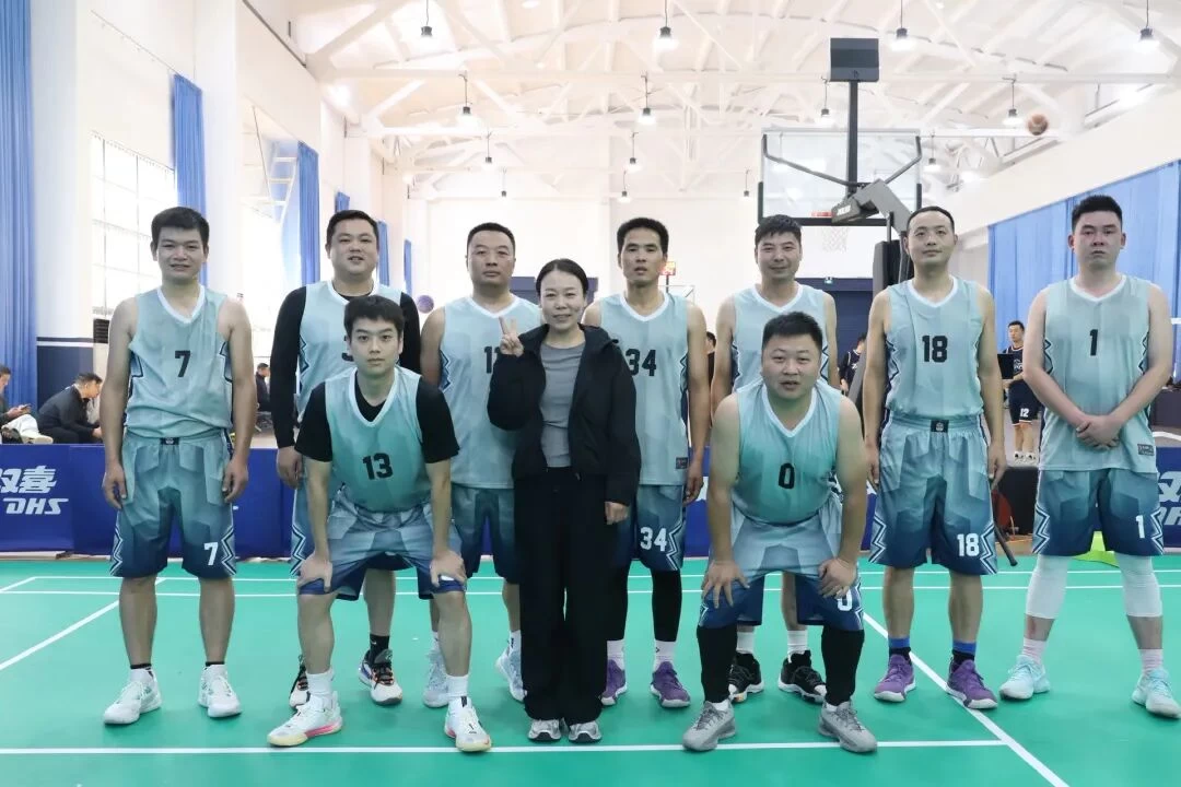 河南汝阳公安篮球队一举夺冠 昂首晋级