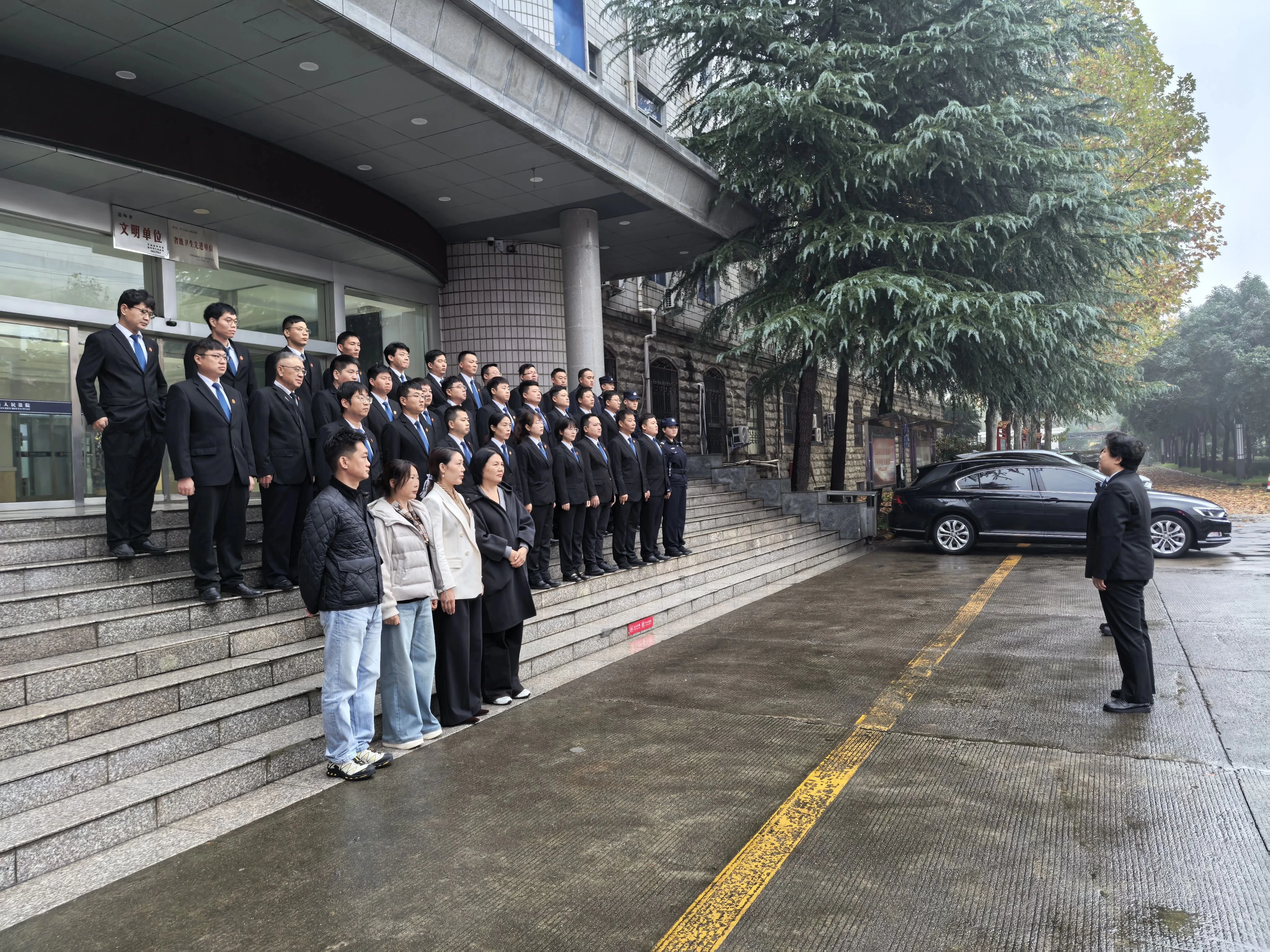 河南伊川：立冬寒意浓 执行 “风暴” 起