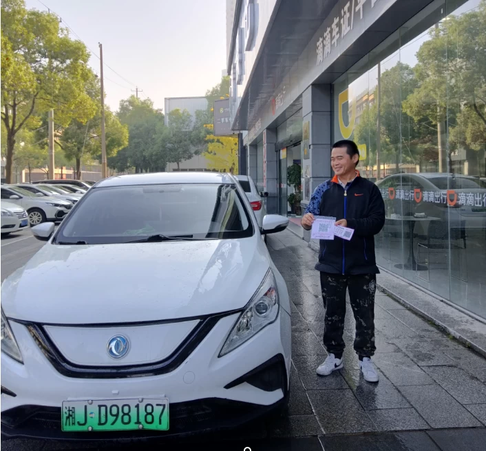 湖南省常德市城区为合规网约车“赋码” “一车一码”让出行更安心