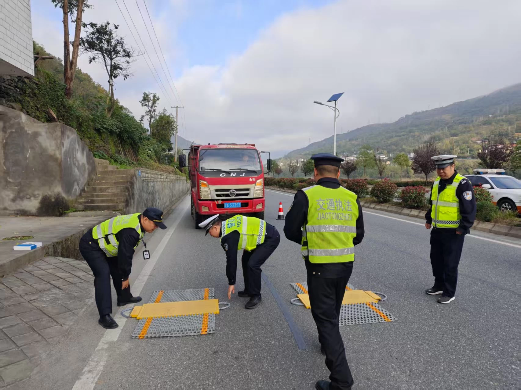 陕西白河交警：聚焦源头管理联合开展货车超载专项治理