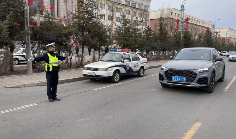 黑龙江省林区公安局兴隆分局：秩序整治不间断 文明交通“警”相随