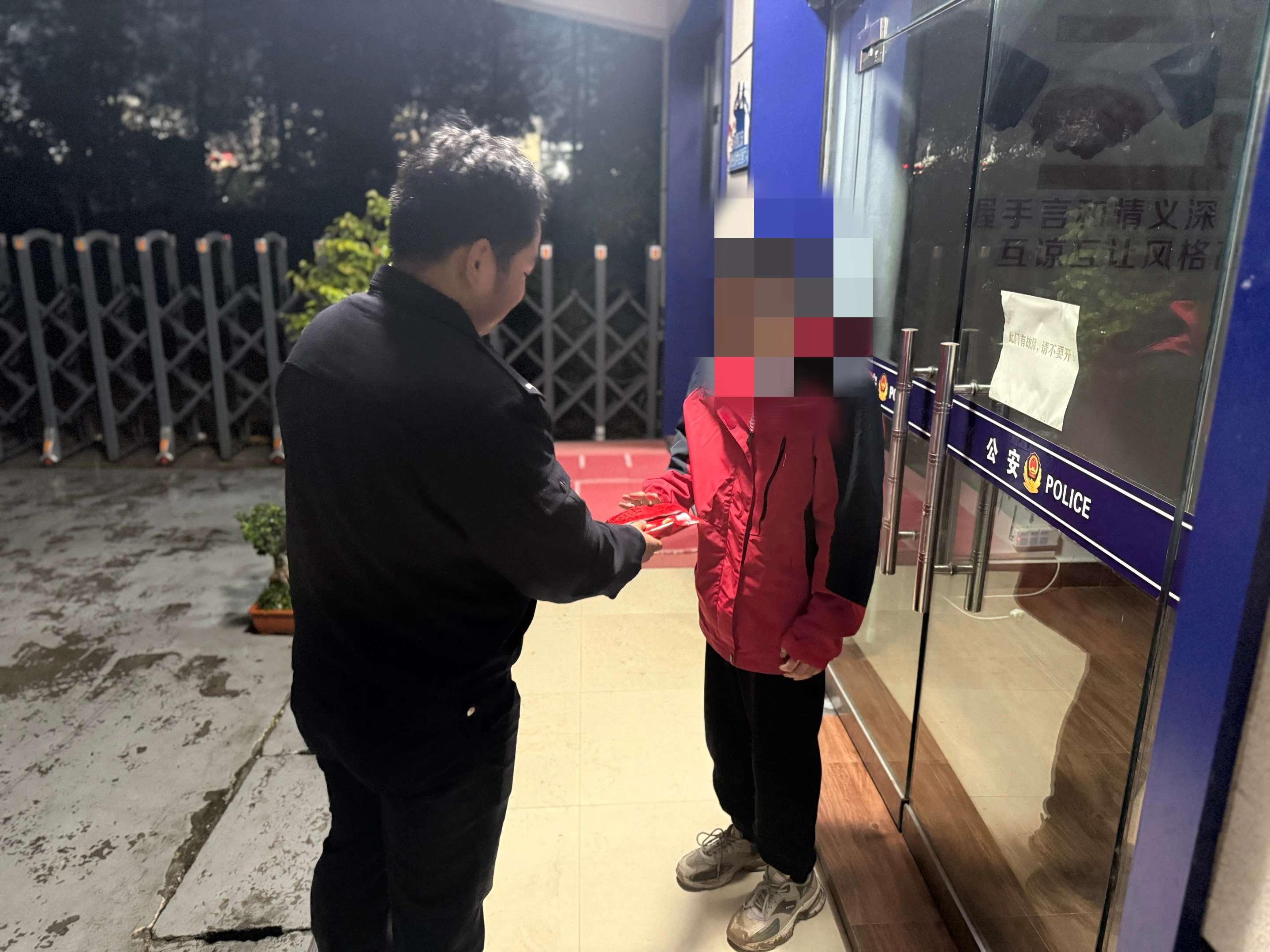 陕西旬阳吕河派出所：雨夜寻人暖民心，暖心护鹭显担当