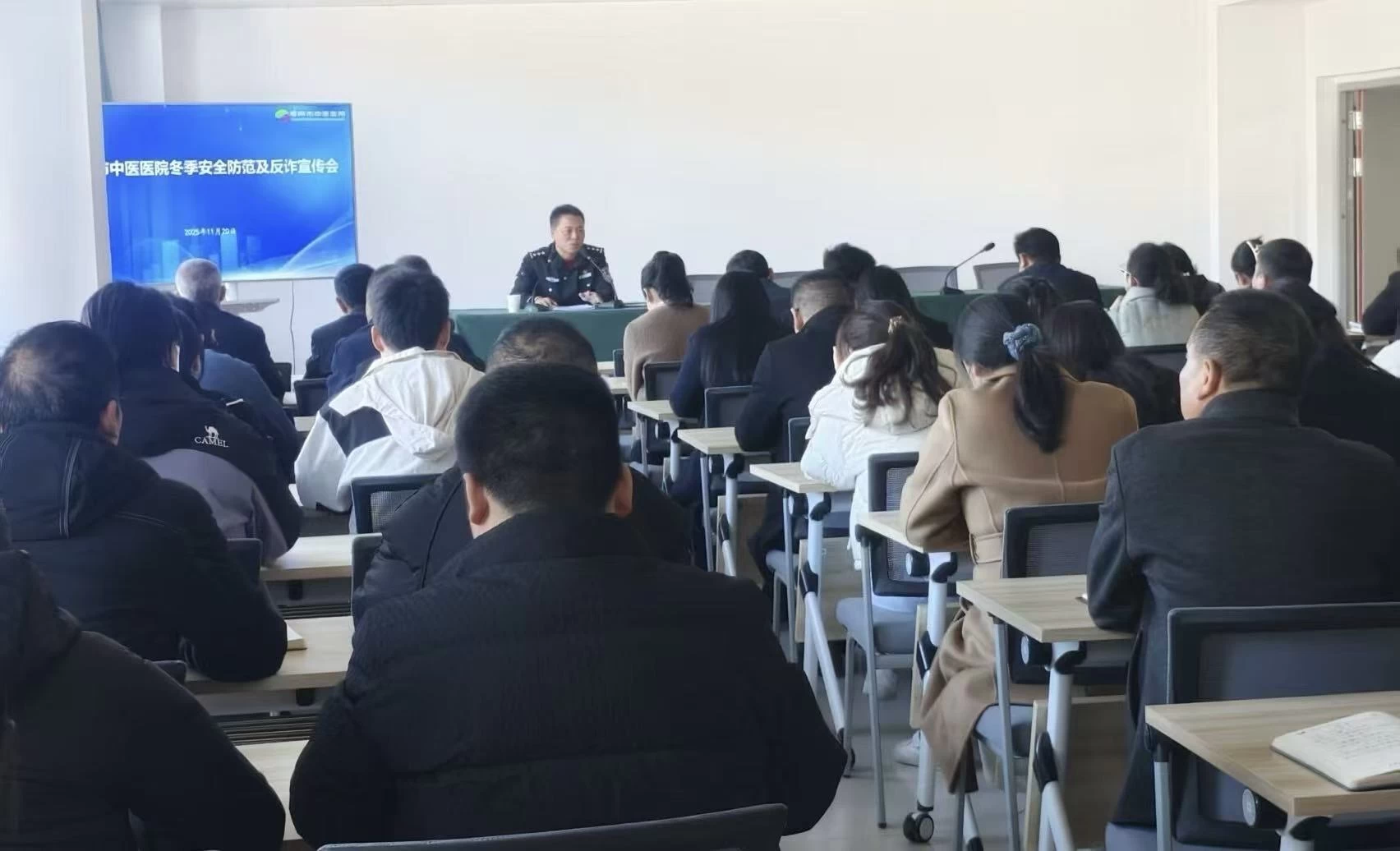 陕西旬阳城郊派出所：反诈宣传进医院，筑起预防电诈“隔离墙”