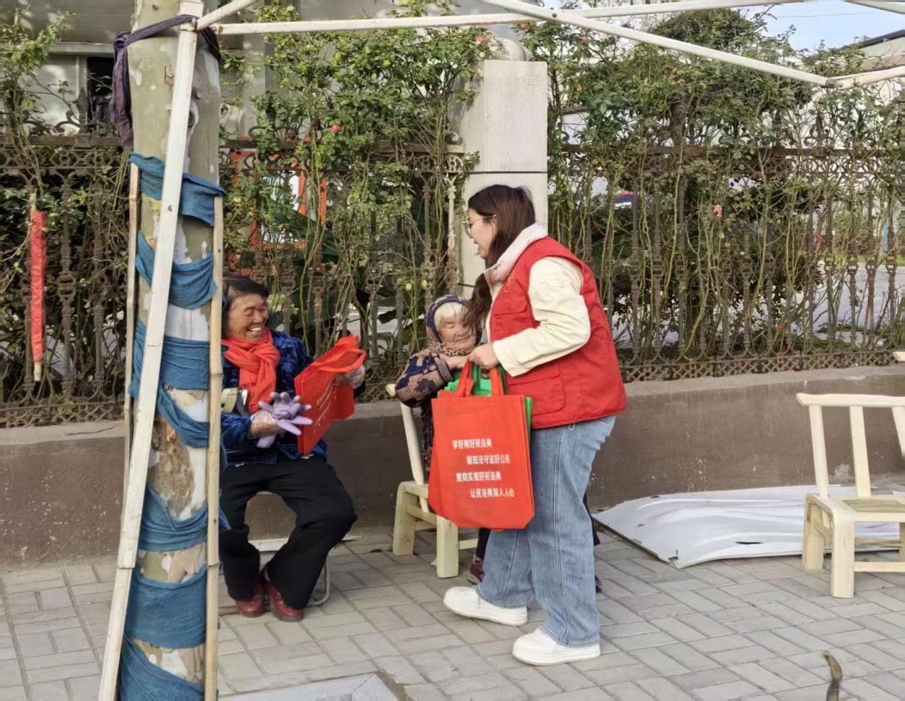 河南汝阳：法治赶大集 宪法暖人心