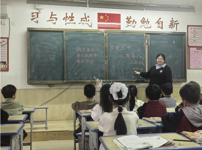 河南商丘虞城县伊尹小学开展毒品宣传教育活动
