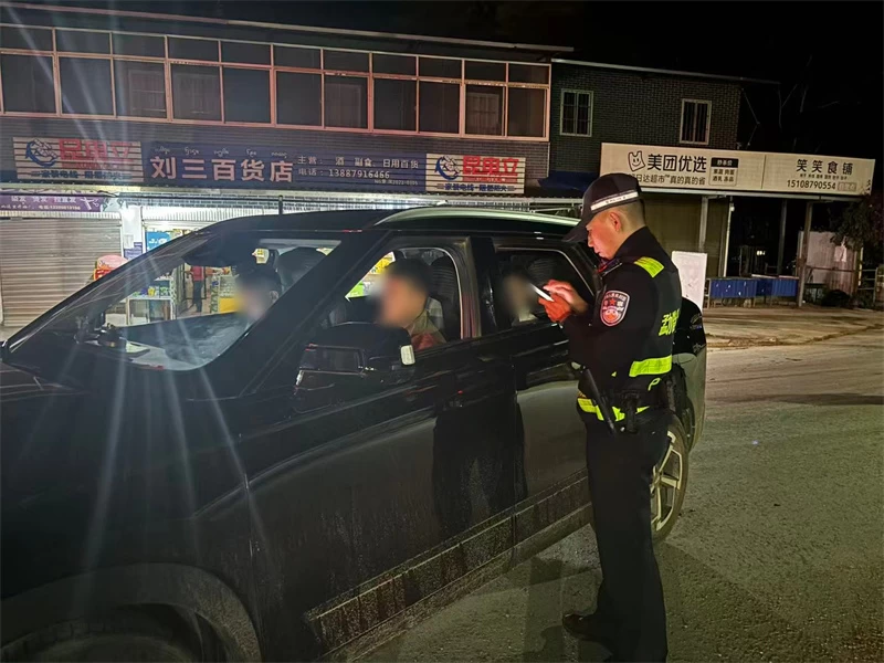 云南勐腊县公安局：守护夜间“烟火气” 联合清查护夜安