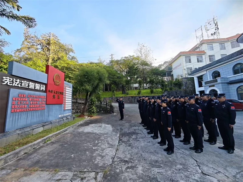 云南畹町出入境边防检查站瑞丽片区单位开展“12·4”宪法宣传周活动