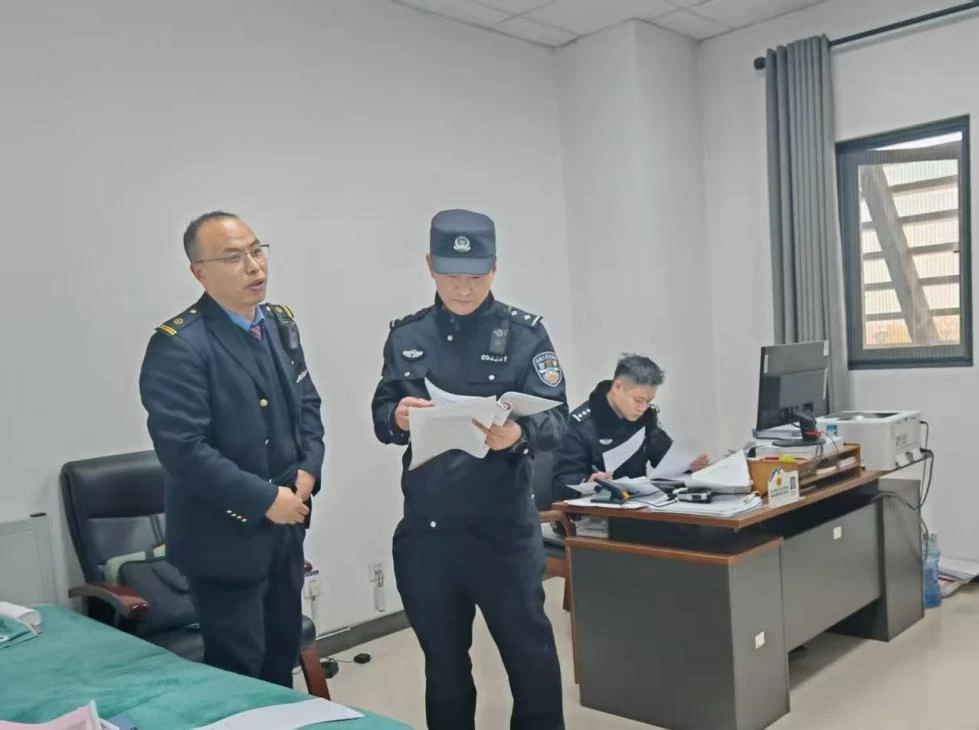 筑牢安全防线、护航铁路动脉——商丘东站派出所深入开展内部安全检查