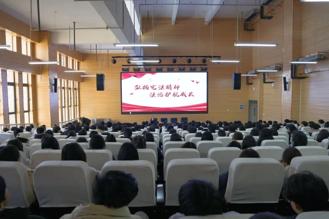 河南灵宝：宪法宣讲进校园 护航青春助成长