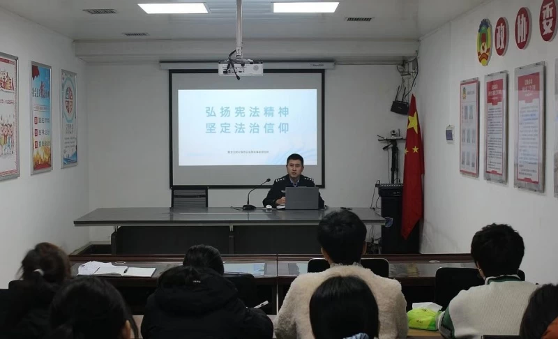 弘扬宪法精神 黑龙江省哈尔滨市道外民警走进社区 学校开展宣讲活动