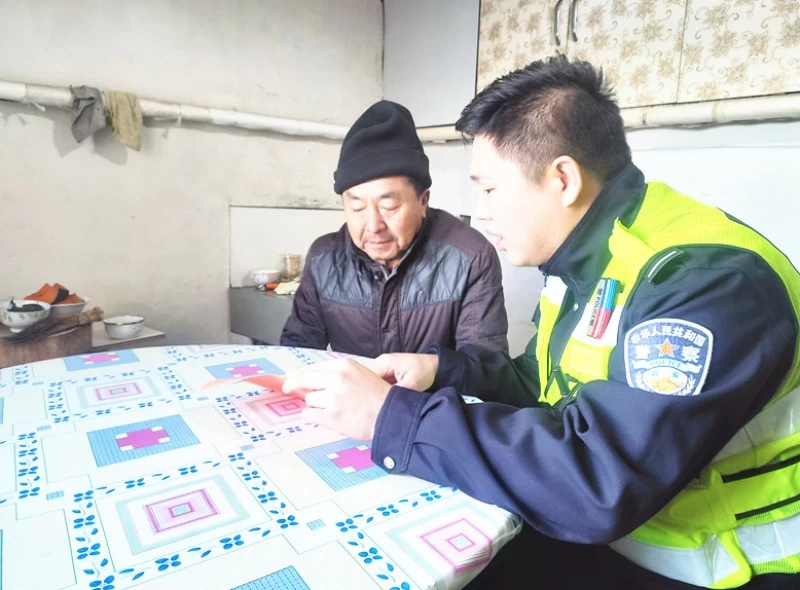 黑龙江省大兴安岭公安局十八站分局开展道路交通安全宣传活动