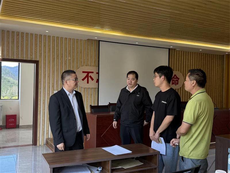 海南五指山法院院长到什哈村开展乡村振兴工作专题调研指导