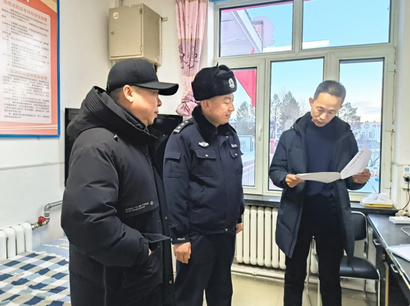 黑龙江省大兴安岭公安局十八站分局 ：暖心“护学岗” 平安“上学路”