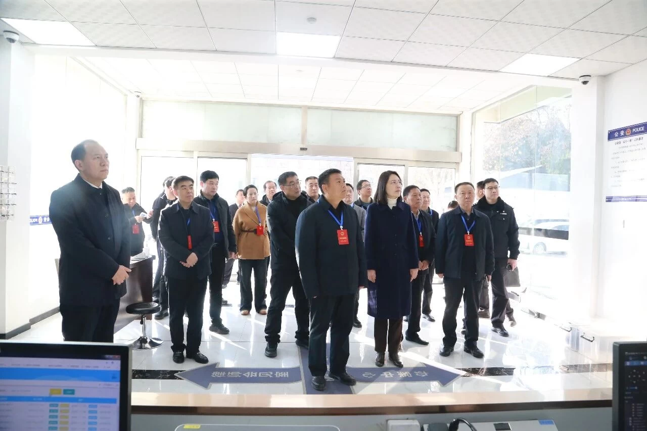 河南省宜阳县人大视察县人民法院工作