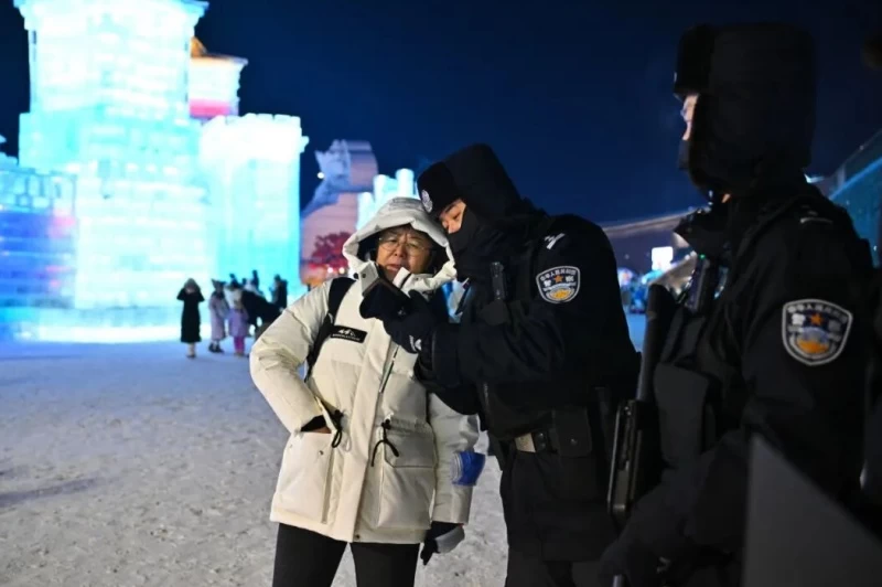 黑龙江省冰城公安：守护不缺席 温暖游客冰雪旅程