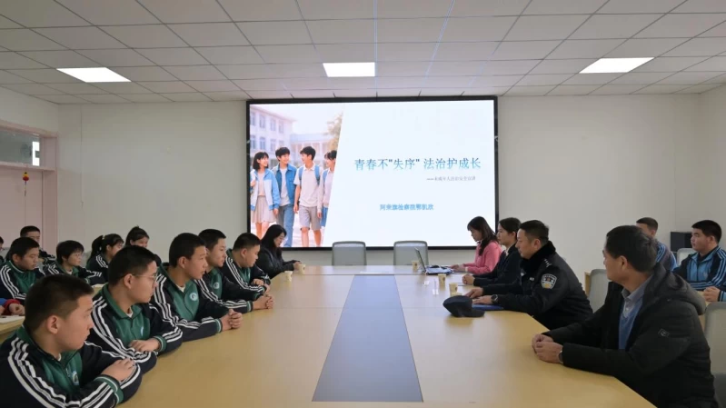 内蒙古呼伦贝尔市阿荣旗检察院：法治宣讲零距离 护航青春不“迷路”