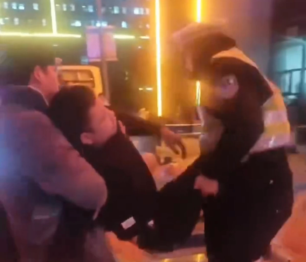 4分钟生死驰援！河南虞城交警为急症患者开辟生命通道