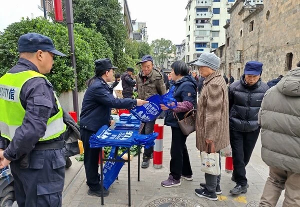 浙江丽水：“反诈集市”频推出 “摊开骗术”有趣又有料
