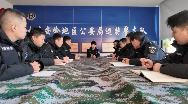 黑龙江省大兴安岭地区公安局反恐与巡特警支队扎实推进最小作战单元训练
