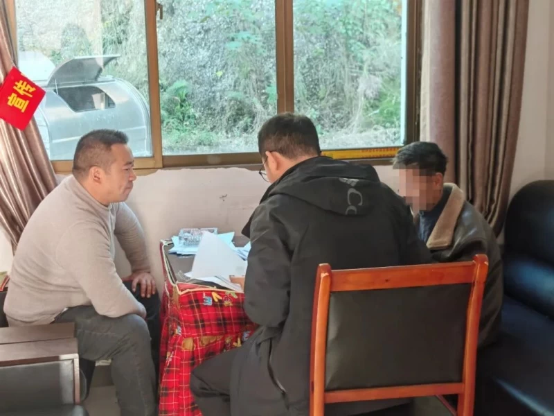 贵州普定法院：听证开到村门口 温情救助解民忧