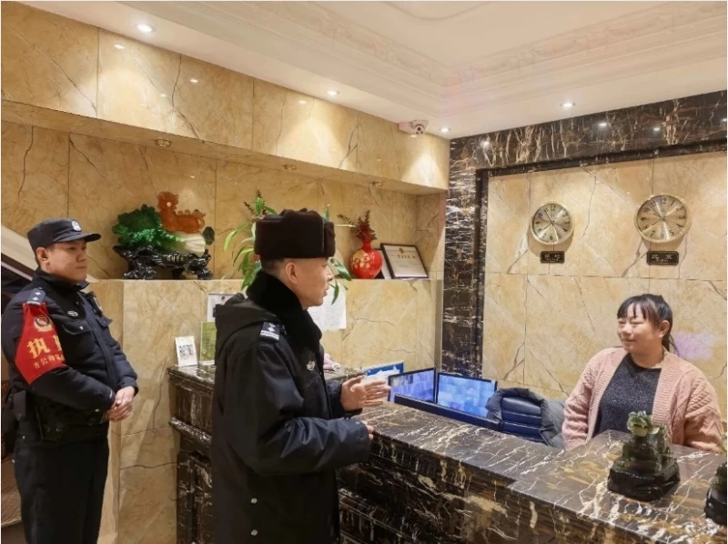 黑龙江省齐齐哈尔市拜泉县公安局：节前夜巡筑防线 元旦护航守平安