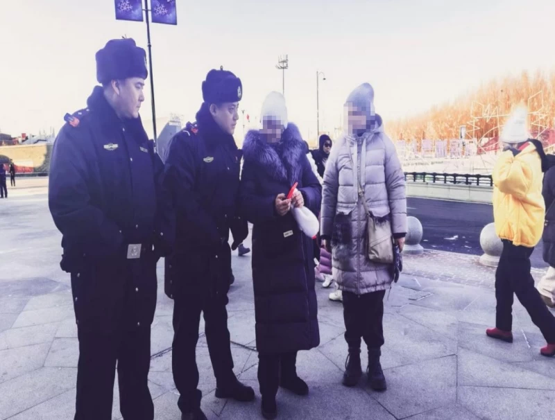 冰雪节盛大启幕 黑龙江省哈尔滨市呼兰警方为冰雪盛会保驾护航