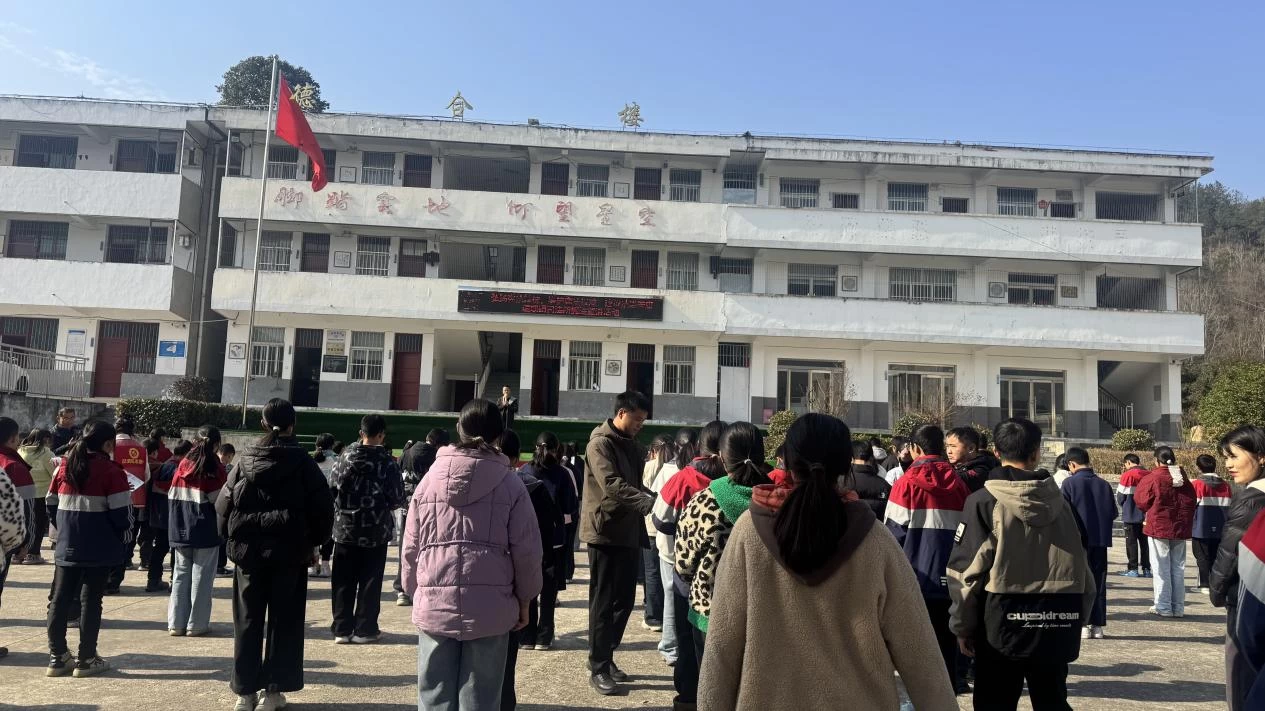 陕西汉滨谭坝镇：普法宣传进校园，法润童心护成长