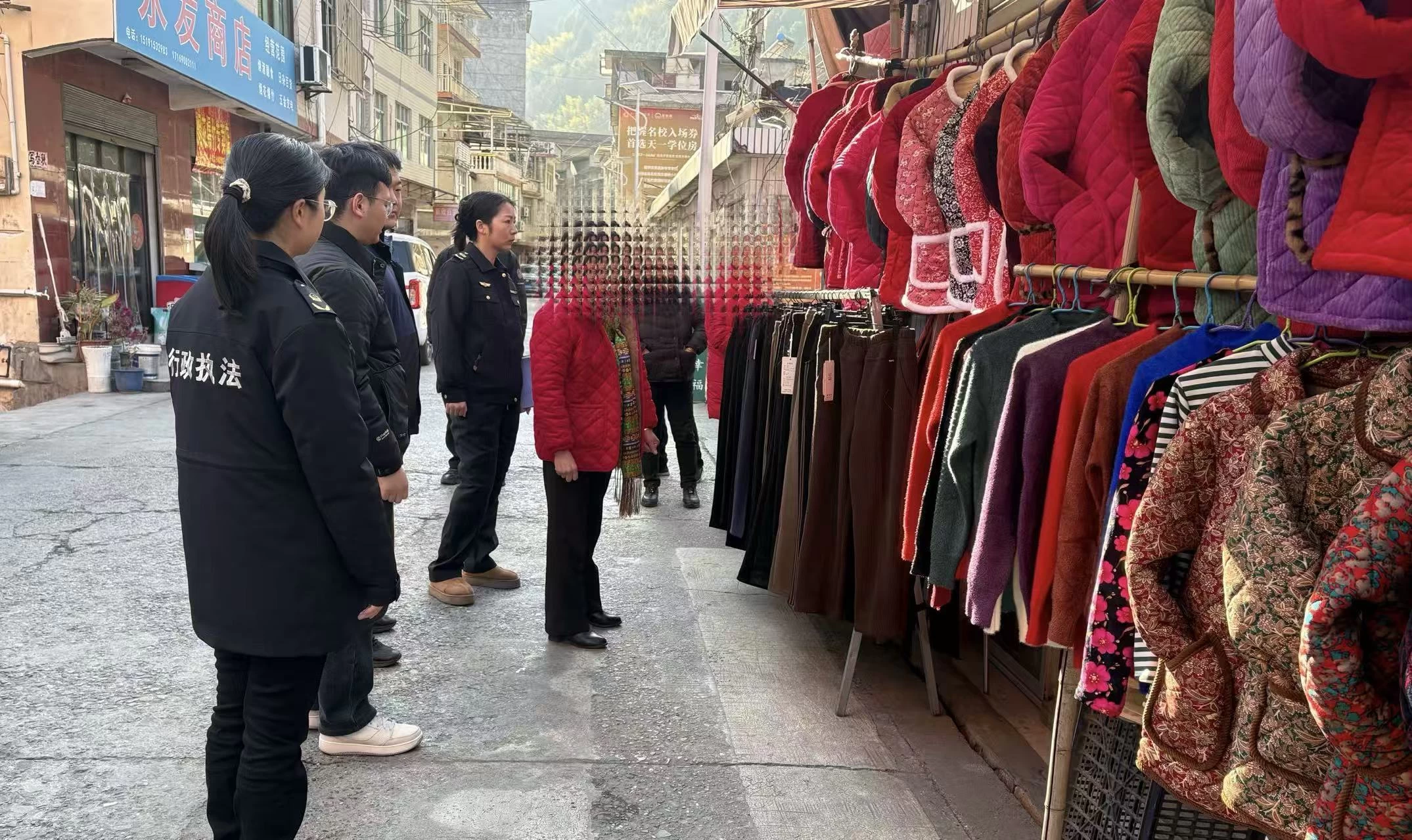 陕西旬阳神河镇：开展节前集中整治，让集镇有“颜”又有“序”
