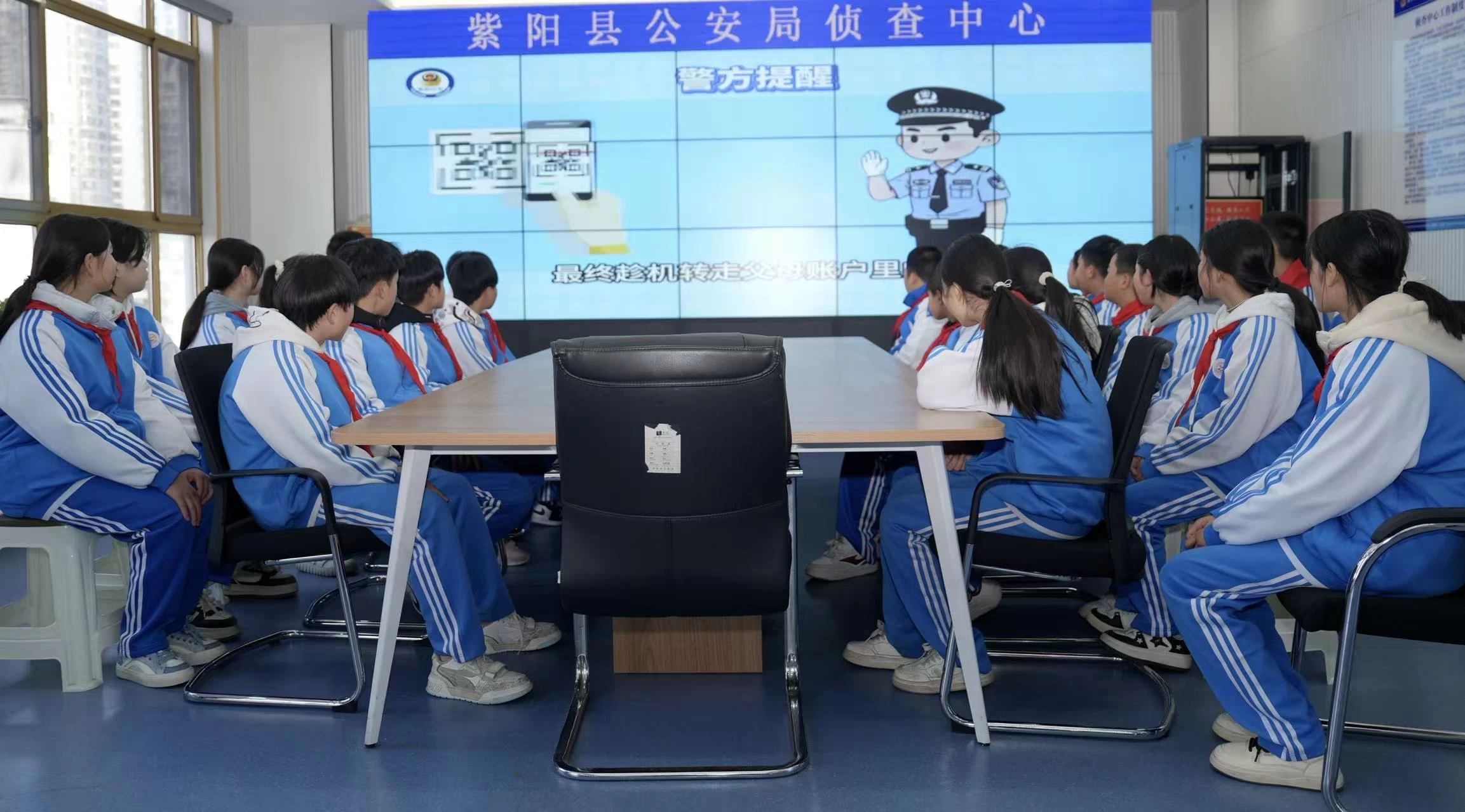 陕西紫阳公安：举办“金盾护苗显担当、警营开放迎朝阳”警营开放日活动
