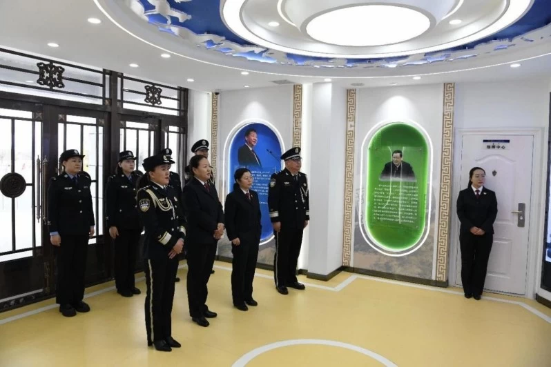 新巴尔虎右旗检察院与新巴尔虎左旗检察院联合庆祝第六个中国人民警察节