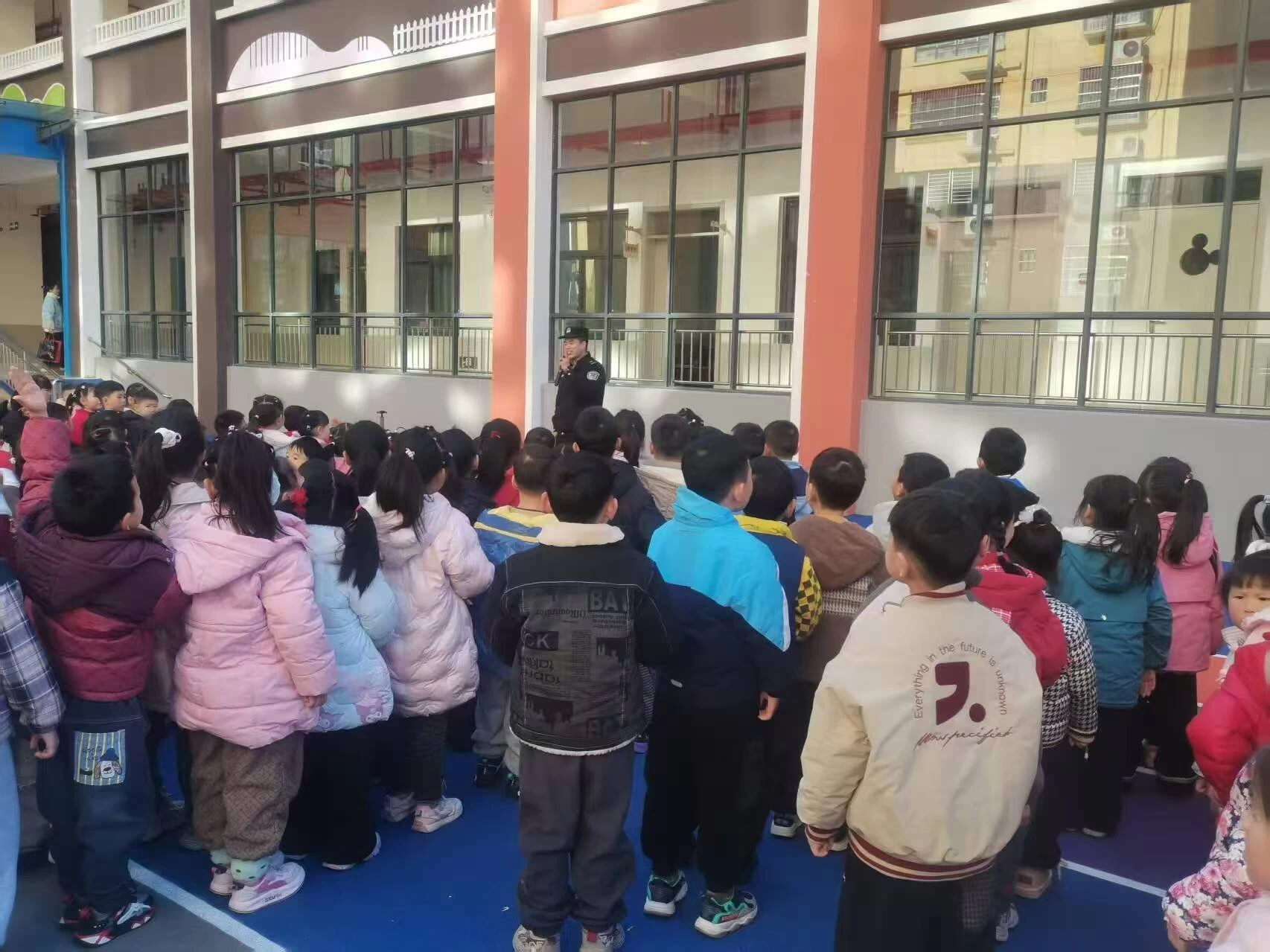 陕西旬阳城郊派出所:“金盾护苗”在行动，齐抓共管促成长