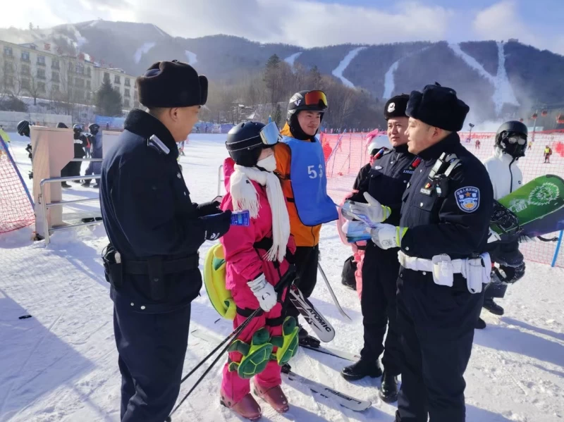 护校安园不松懈 黑龙江省哈尔滨市公安局用“警察蓝”筑牢校园安全屏障