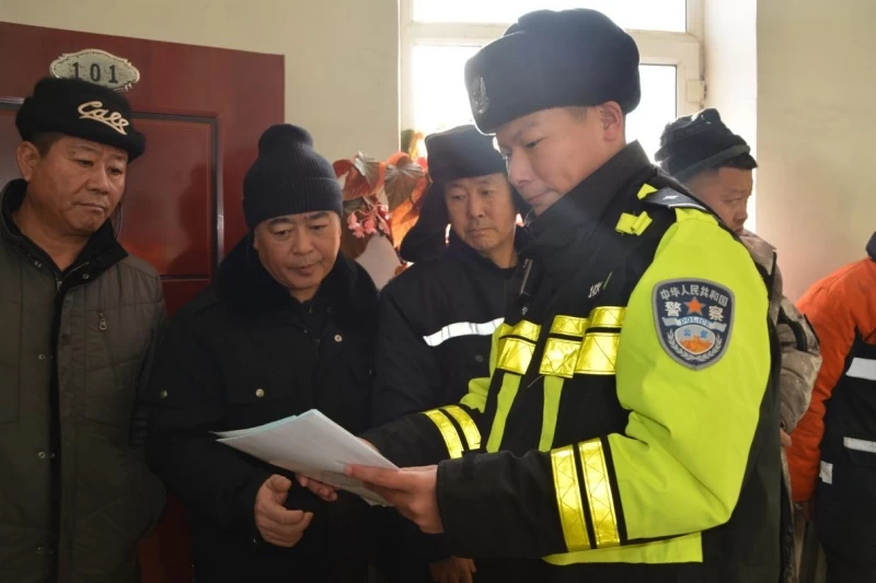 黑龙江省大兴安岭地区塔河县公安局开展环卫作业交通安全专题培训与检查