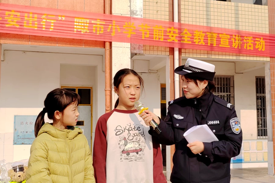湖南桃源交警：进校讲安全 入户送“光芒”