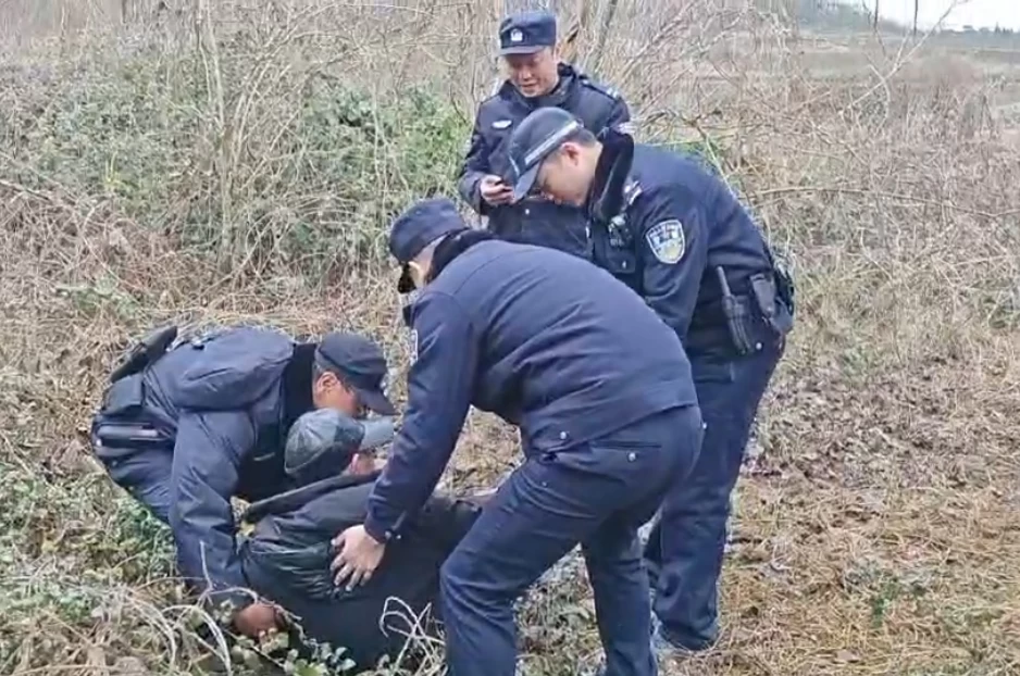 湖南省衡山县公安局白果派出所：寒夜十五小时生死时速   警民联手为走失老人点亮回家路